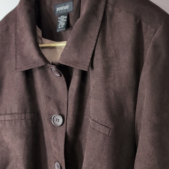 Avenue | Dark Brown Faux Seude Blazer with Relaxed Silhouette Size 22/24 - Picture 2 of 7